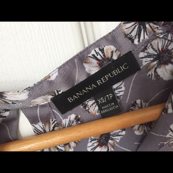 Banana Republic Silver floral blouse - Picture 4 of 8
